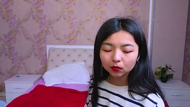 Snapshot of Shy_Kira chatting on 6, 2, 2025 Shy Kira online show from 6, 2, 2025