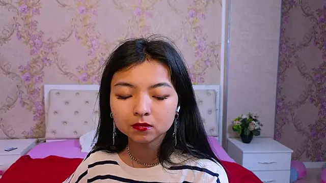 Snapshot of Shy_Kira chatting on 9, 2, 2025 Shy Kira online show from 9, 2, 2025