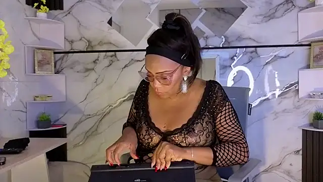 AmberNix online show from 28, 7, 2026