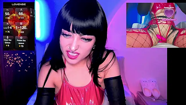 HollyDominic online show from 5, 3, 2025