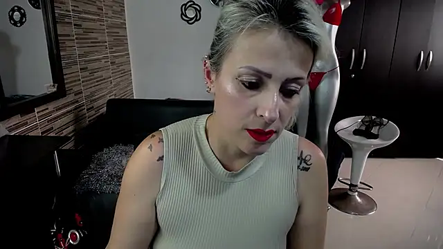 Snapshot of Emma_Rizzoo chatting on 6, 2, 2025 Emma Rizzoo online show from 6, 2, 2025