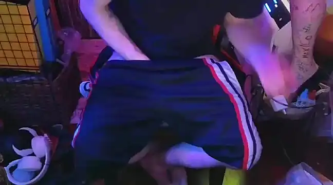 pantslesstraveler plt online show from 30, 1, 2025