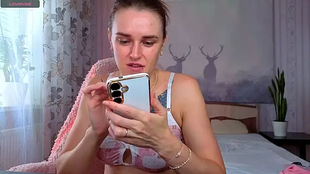 Bella  Swoon online show from 25, 6, 2026