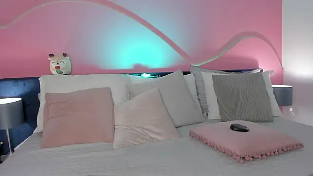 Alaia Manson online show from 6, 3, 2025