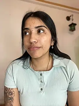 Snapshot of SaritaHot_69 chatting on 10, 12, 2024 SaritaHot 69 online show from 10, 12, 2024