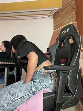 Snapshot of SaritaHot_69 chatting on 19, 2, 2025 SaritaHot 69 online show from 19, 2, 2025