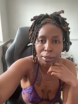 LeyaHoneybuns online show from 25, 2, 2026