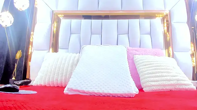 RileySweett online show from 4, 11, 2025