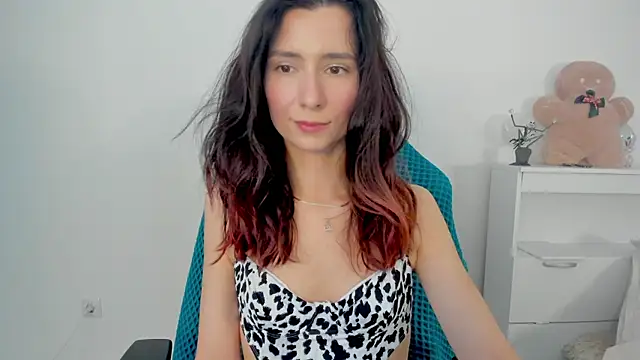 Snapshot of crystalnut chatting on 23, 11, 2025 crystalnut online show from 23, 11, 2025