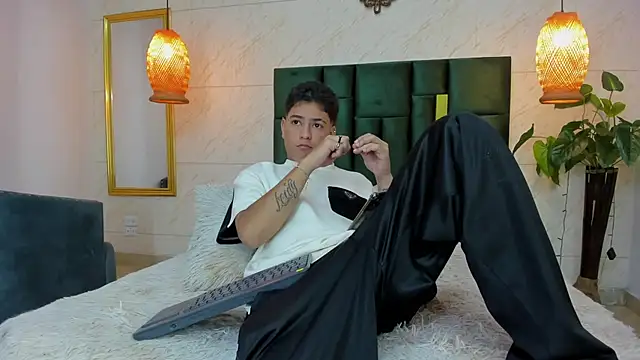 Levy Steve online show from 19, 9, 2025