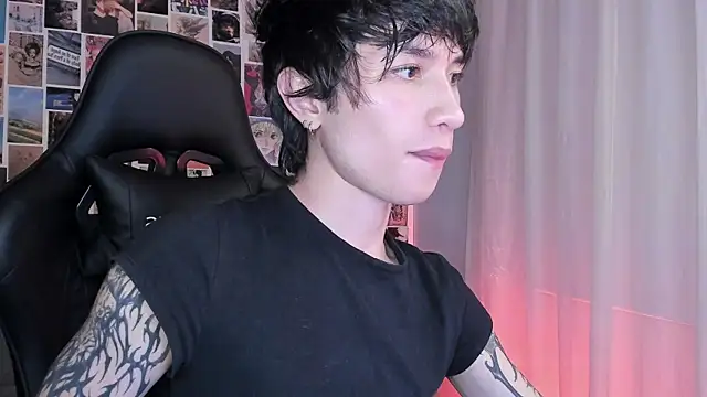 Snapshot of liamelf chatting on 6, 3, 2025 liamelf online show from 6, 3, 2025