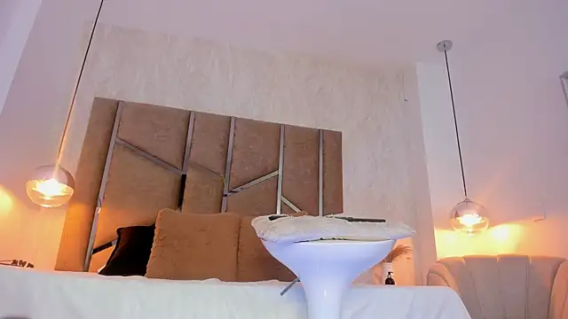 Martinaa Jones  online show from 12, 1, 2026