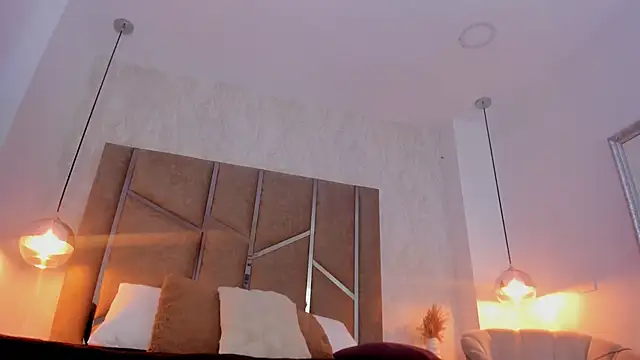 Martinaa Jones  online show from 29, 4, 2026