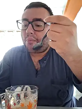 Javier bear online show from 15, 11, 2025