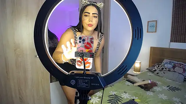 Snapshot of ShanonLe chatting on 4, 1, 2025 ShanonLe online show from 4, 1, 2025