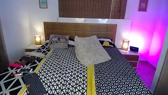 Snapshot of ShanonLe chatting on 20, 2, 2025 ShanonLe online show from 20, 2, 2025