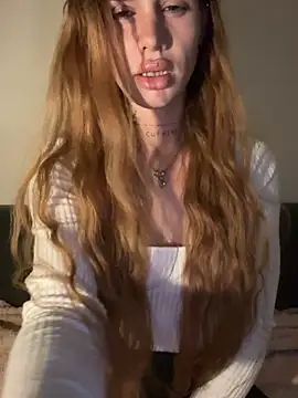 Snapshot of EmiliaCatalina chatting on 7, 6, 2026 EmiliaCatalina online show from 7, 6, 2026
