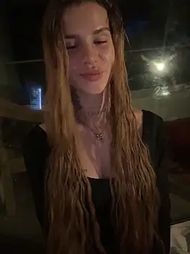 Snapshot of EmiliaCatalina chatting on 8, 6, 2026 EmiliaCatalina online show from 8, 6, 2026