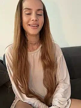 EmiliaCatalina online show from 10, 7, 2026