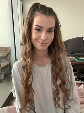 EmiliaCatalina online show from 25, 7, 2026