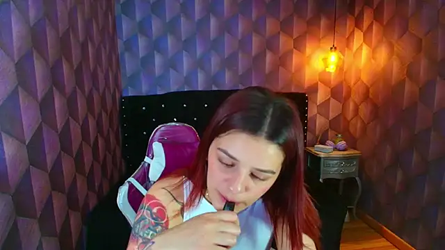 LiaHarryis online show from 8, 11, 2025