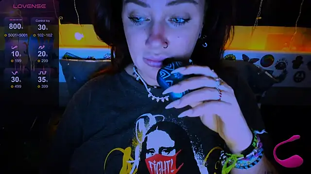 EllieOz online show from 10, 3, 2025