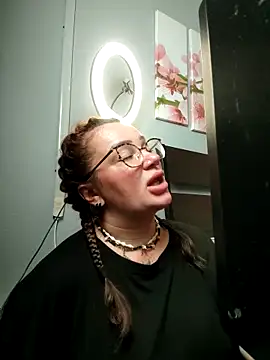 EllieOz online show from 17, 9, 2025