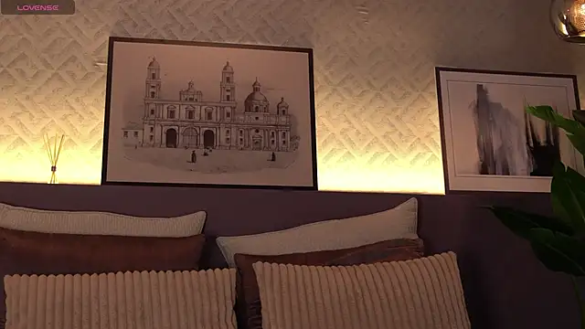 ElleDiane online show from 26, 2, 2025