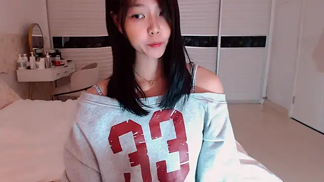 -Lucky Girl online show from 11, 9, 2025