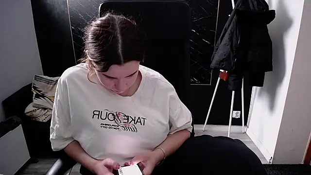 littleviki7 online show from 24, 11, 2025