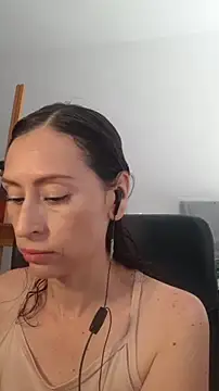 Snapshot of AliceRossi chatting on 5, 11, 2025 AliceRossi online show from 5, 11, 2025