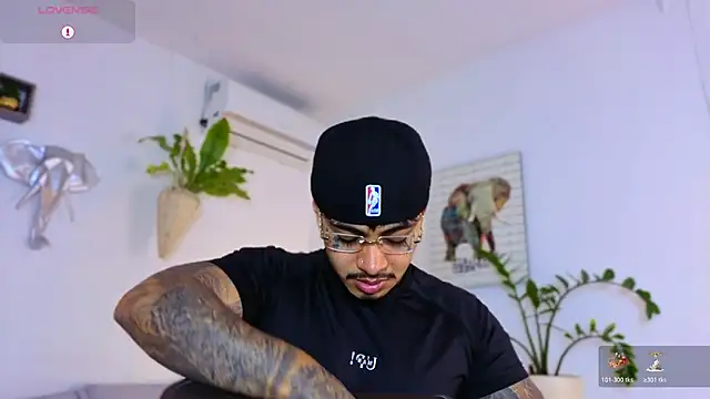 JordanSmiith  online show from 17, 12, 2025