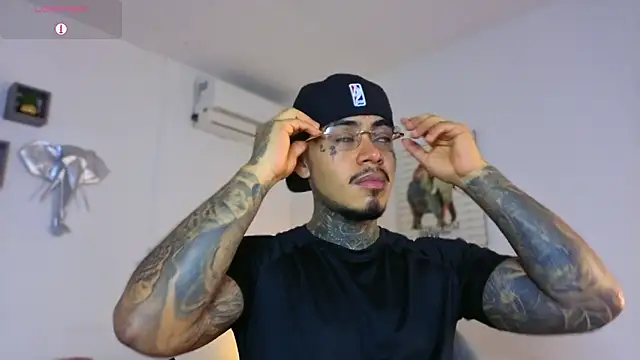 JordanSmiith  online show from 22, 12, 2025