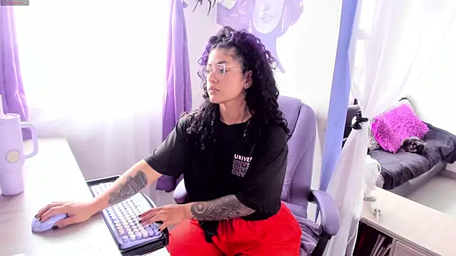 Snapshot of witchviolet chatting on 15, 11, 2025 witchviolet online show from 15, 11, 2025