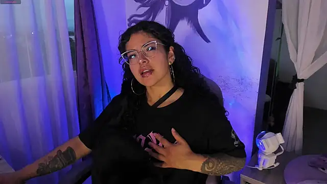 Snapshot of witchviolet chatting on 28, 11, 2025 witchviolet online show from 28, 11, 2025