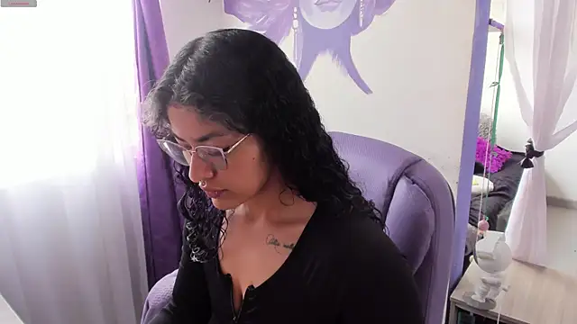 Snapshot of witchviolet chatting on 1, 12, 2025 witchviolet online show from 1, 12, 2025