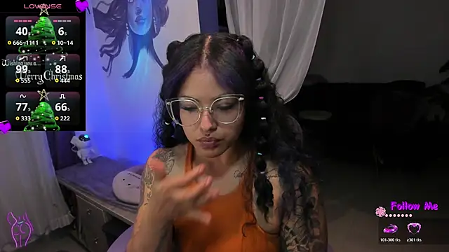 Snapshot of witchviolet chatting on 14, 12, 2025 witchviolet online show from 14, 12, 2025