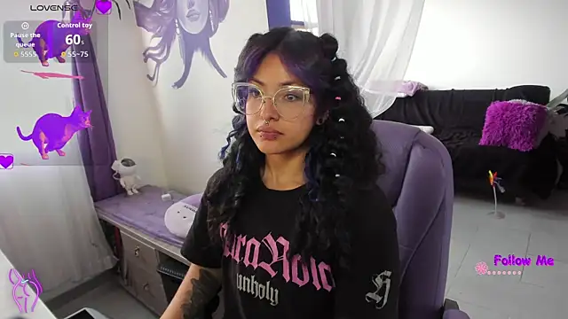 Snapshot of witchviolet chatting on 14, 12, 2025 witchviolet online show from 14, 12, 2025