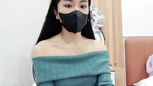 Snapshot of Lita-Julia chatting on 1, 1, 2025 Lita-Julia online show from 1, 1, 2025