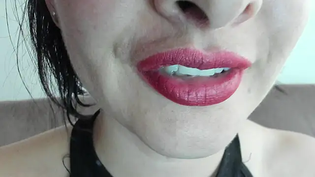 queen fetish online show from 5, 2, 2025