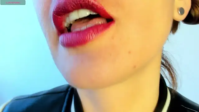 queen fetish online show from 22, 4, 2026