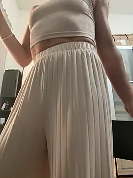 LadyScarlett-xk online show from 18, 3, 2025