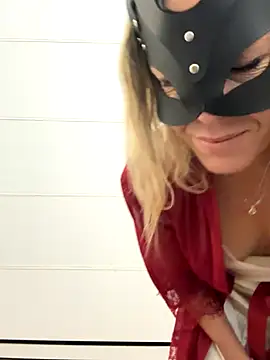 LadyScarlett-xk online show from 12, 10, 2025