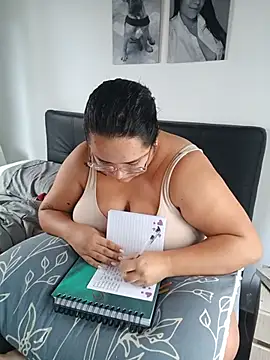 Snapshot of RachellGraham chatting on 4, 7, 2026 RachellGraham online show from 4, 7, 2026