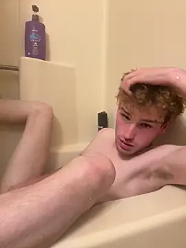 Snapshot of CreamyAustin chatting on 14, 10, 2025 CreamyAustin online show from 14, 10, 2025