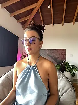 EmaSaenz online show from 1, 2, 2025