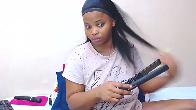 Snapshot of Xoli_11 chatting on 9, 10, 2025 Xoli 11 online show from 9, 10, 2025