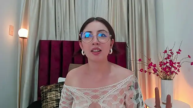 Emilywatsonn online show from 17, 2, 2025