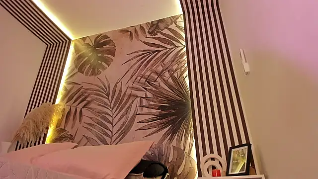 Samaantha-White online show from 9, 2, 2026