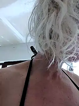 Snapshot of Tinuus chatting on 8, 3, 2025 Tinuus online show from 8, 3, 2025